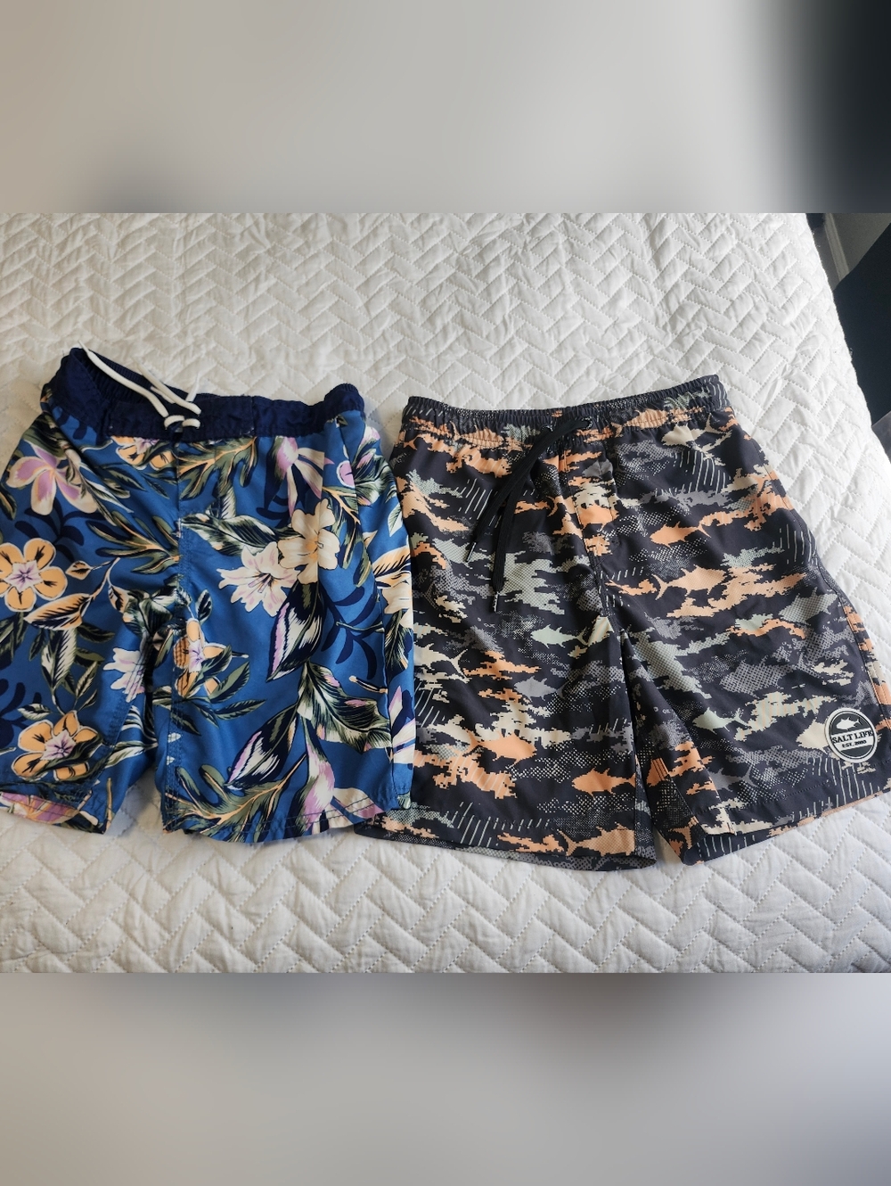 Salt Life Men's Blue Floral Swim Trunks & Black Camo Swim Shorts - Dual Pack8'10